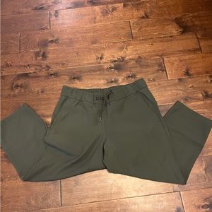 Lululemon Off the Fly woven cropped pants- size 10